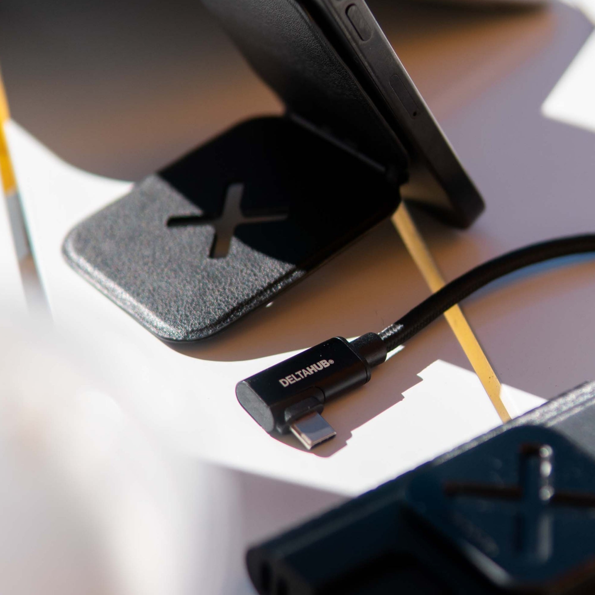 USB-C Cable – Short 90° Right-Angle (18 cm / 7in)