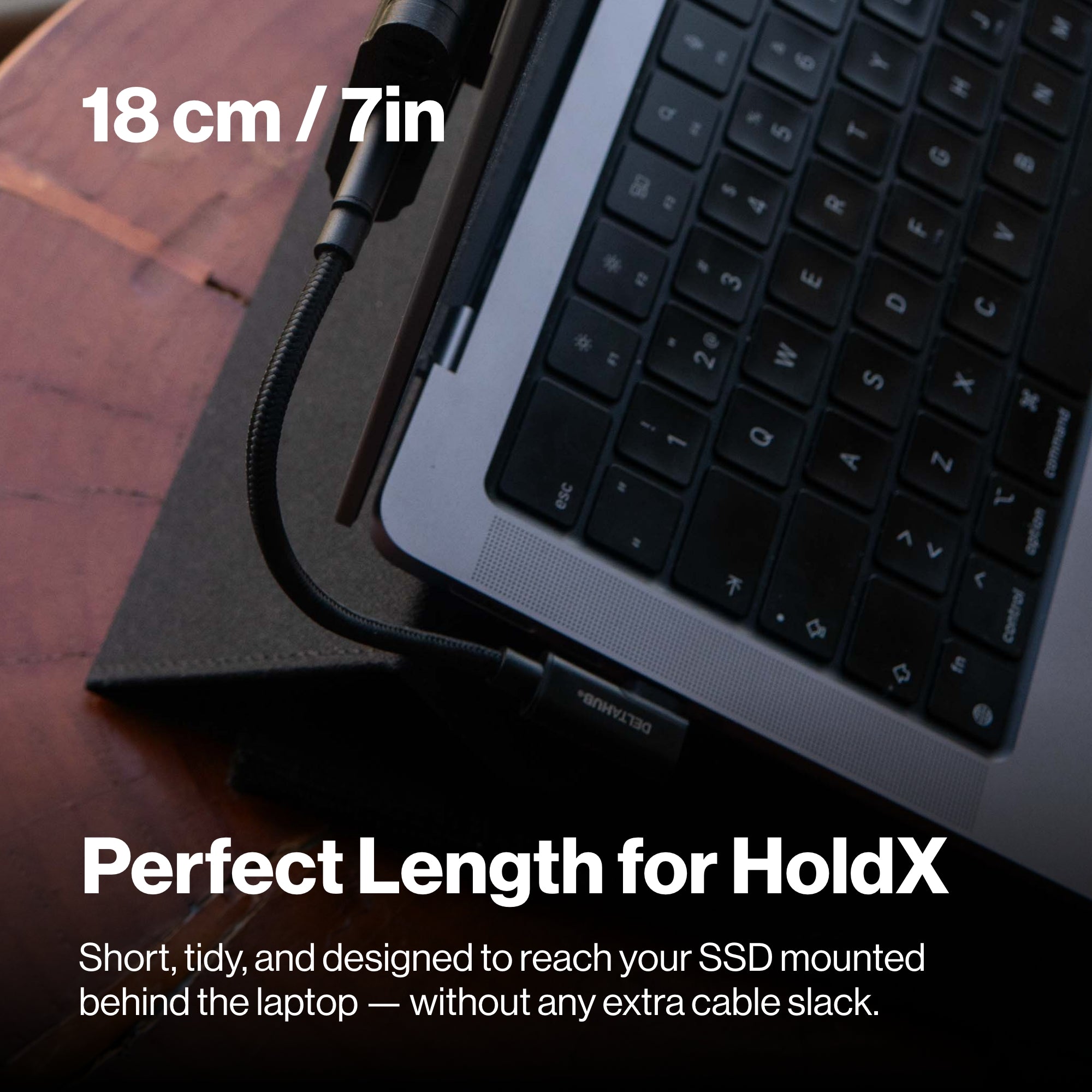 USB-C Cable – Short 90° Right-Angle (18 cm / 7in)