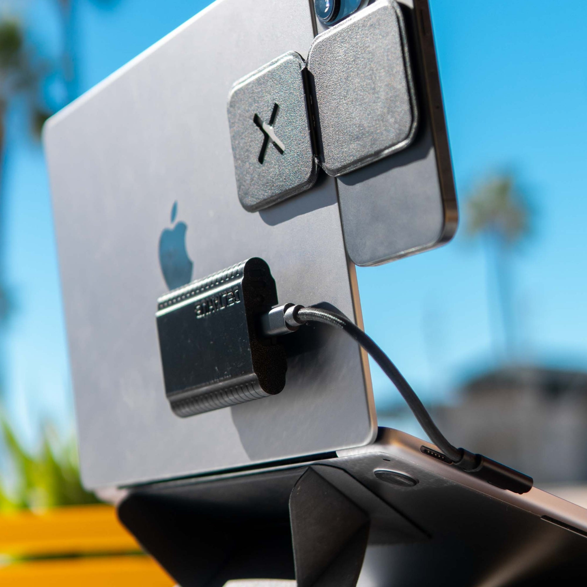 USB-C Cable – Short 90° Right-Angle (18 cm / 7in)